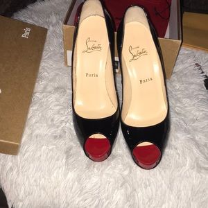 Christian Louboutin‘s black/red.